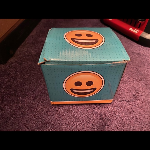 Emoji ceramic coffee mug with lid - Picture 4 of 4